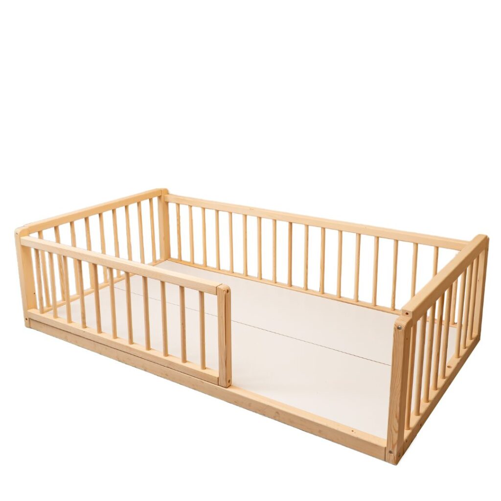 Montessori bed van beukenhout met uitvalbeveiliging - productafbeelding | Cozy Collections