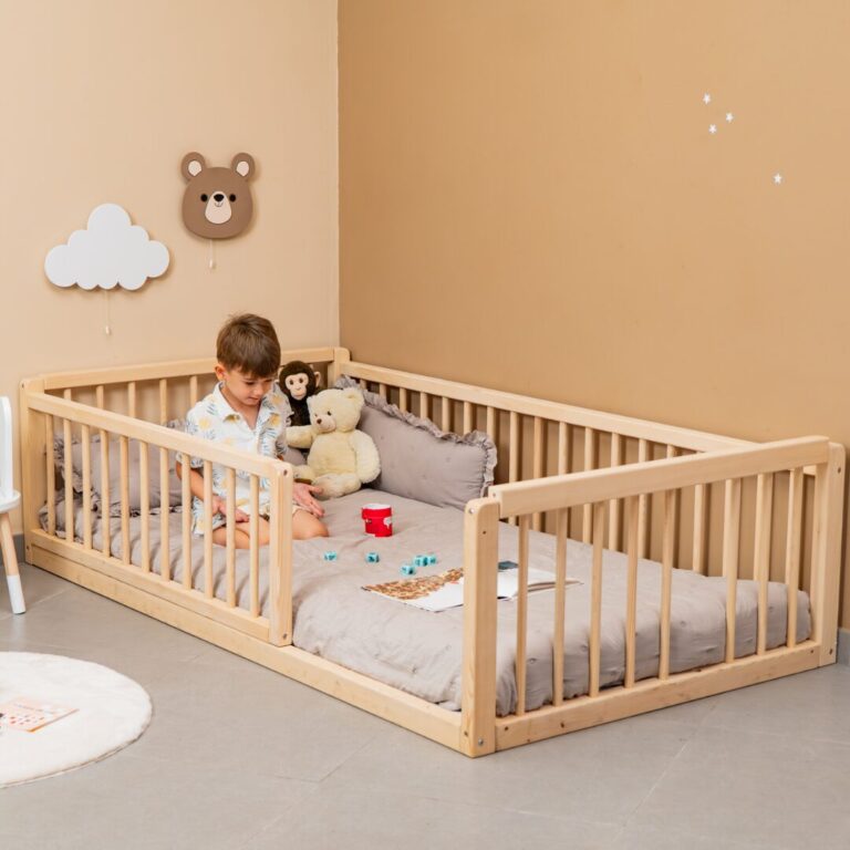 Montessori bed van beukenhout met uitvalbeveiliging - galeriefoto 2 | Cozy Collections