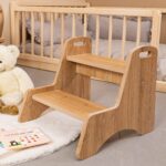 Montessori opstapje met 2 treden van natuurhout - productafbeelding | Cozy Collections