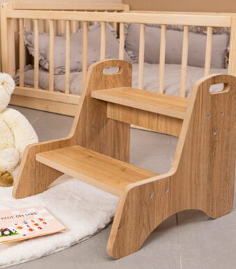 Montessori opstapje met 2 treden van natuurhout - productafbeelding | Cozy Collections