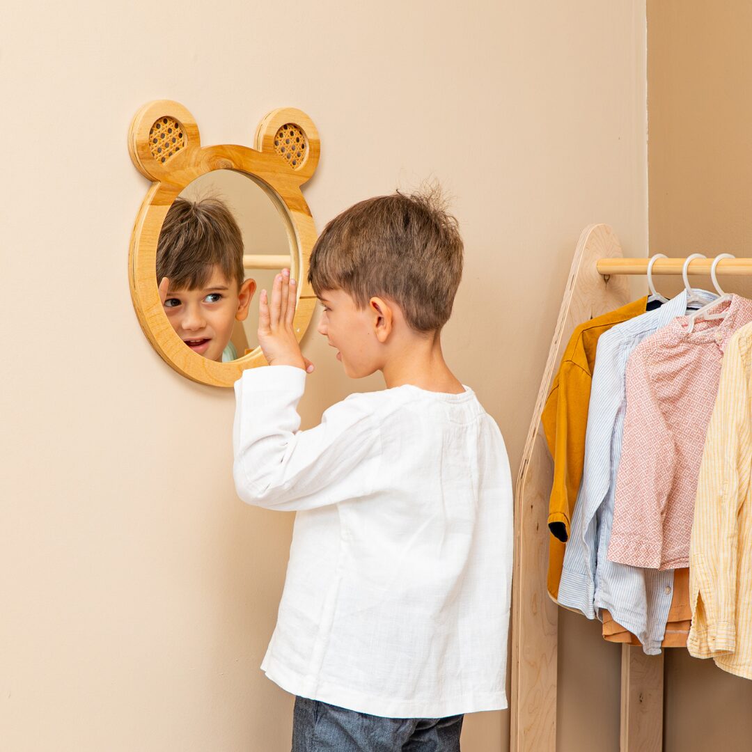Decoratieve wandspiegel beer van natuurhout voor de kinderkamer - galeriefoto 5 | Cozy Collections