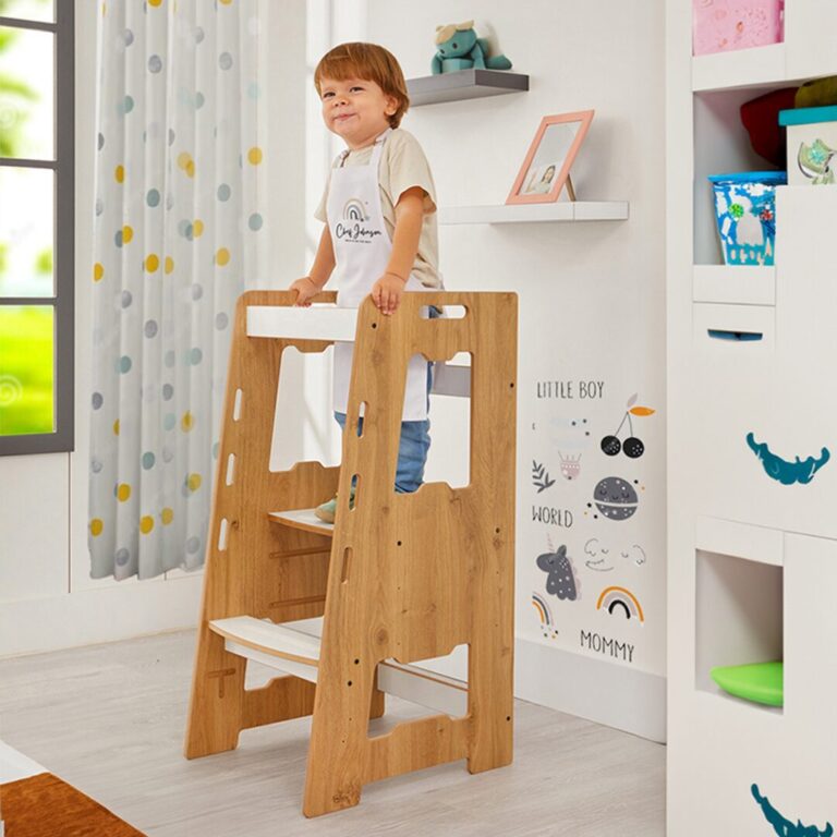 Montessori leertoren van natuurhout met witte platforms | Verstelbaar voor 2-6 jaar - galeriefoto 1 | Cozy Collections
