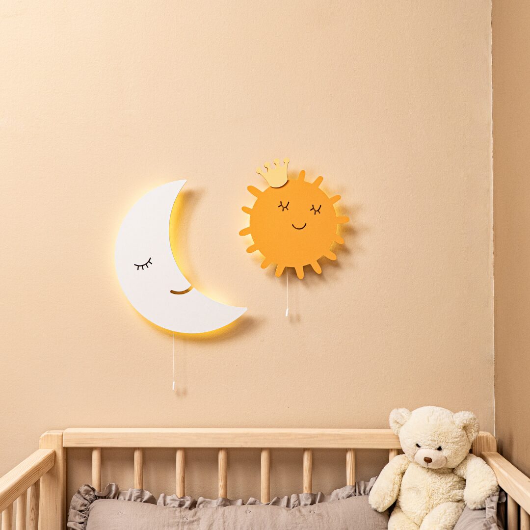 LED-wandlamp zon met handgeschilderde houten krans - galeriefoto 2 | Cozy Collections