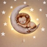 LED-wandnachtlamp slapende leeuw op de maan | Houten LED nachtlamp