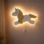 Eenhoorn volledig silhouet LED-wandnachtlamp van hout | Houten LED nachtlamp