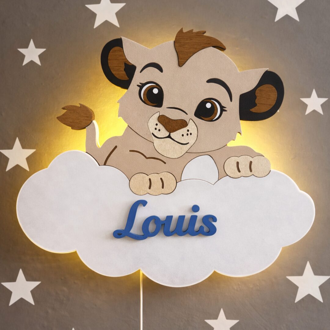 Gepersonaliseerde leeuwenwelp op wolk LED-wandnachtlamp | Houten LED nachtlamp