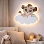 Gepersonaliseerde leeuwenwelp op wolk LED-wandnachtlamp | Houten LED nachtlamp
